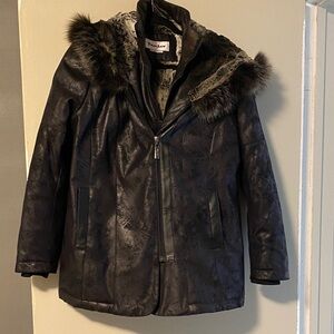 TanJay Black women’s Puffer Jacket with Faux Fur
